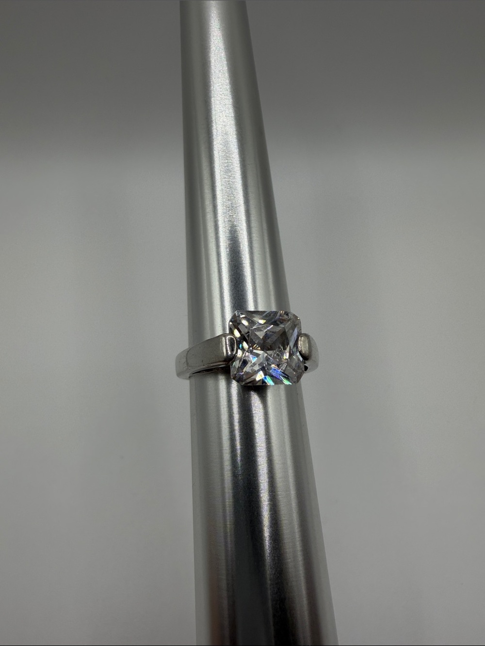Classic Sterling Silver 925 Clear Crystal Solitaire cocktail Ring size 7.75